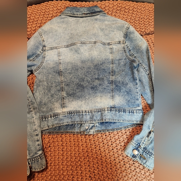 Jean jacket - Picture 2 of 4